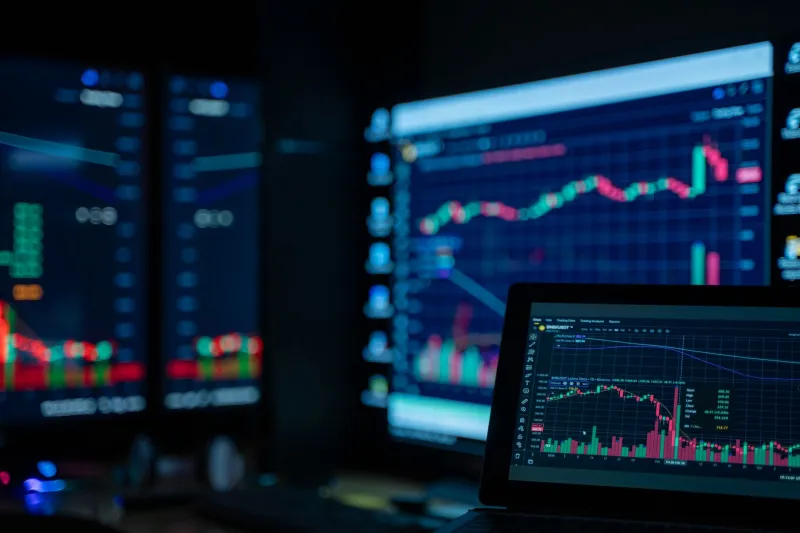 When Having Everything Gives You Nothing: The Hidden Cost of Tool Overload in Retail Investing